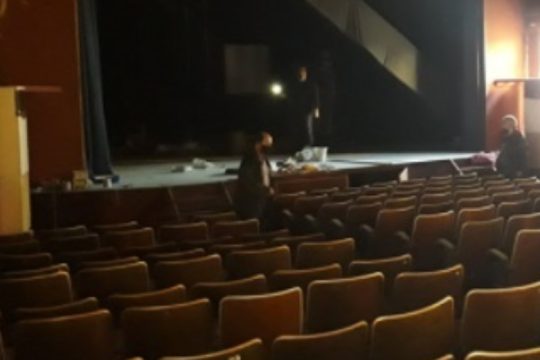 Εκστρατεία για τη διάσωση του ιστορικού κτιρίου Σινέ «Καλιφόρνια» στα Μανιάτικα
