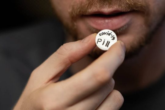 O ΕΜΑ εξετάζει το Paxlovid για άμεση χρήση