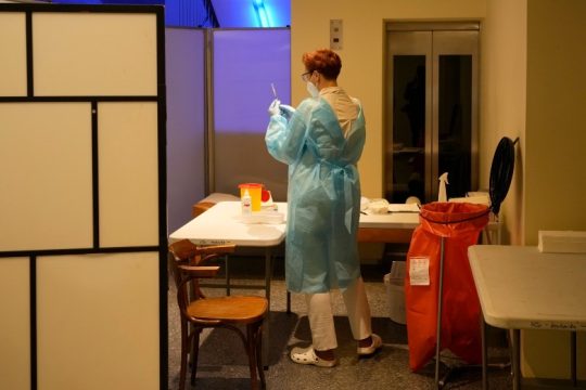 Έφτασε και στην Τσεχία η «Ο», ύποπτα κρούσματα και στη Δανία