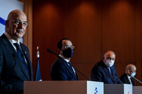Νέες γεωτρήσεις στο οικόπεδο 10