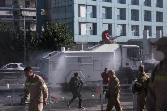 ΚΙΝ.ΑΛΛ. και ΜέΡΑ25 κατά κυβέρνησης για την επίθεση στους πυροσβέστες
