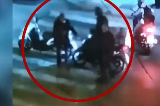Άγριος ξυλοδαρμός διανομέα στη Θεσσαλονίκη [βίντεο]