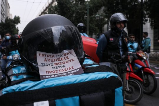 Αρνήσεις για τους εποχικούς στον τουρισμό, δεσμεύσεις για τους διανομείς