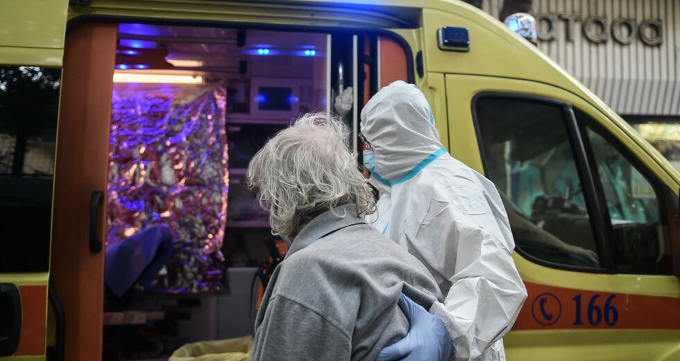 Μεταφέρουν ασθενείς με ιδιωτικά βανάκια