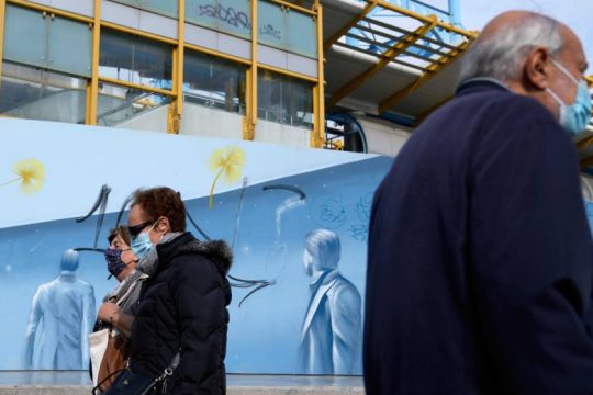 Αλλού η πανδημία, αλλού η κυβέρνηση