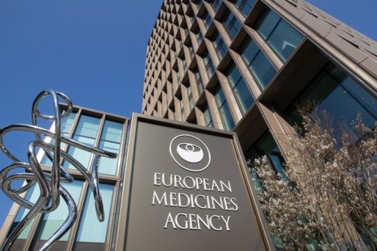 Εκτός διαδικασίας εξέτασης από τον ΕΜΑ η θεραπεία αντισωμάτων της Elli Lilly