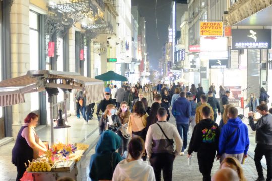 Πρόστιμα, συλλήψεις και λουκέτα την πρώτη ημέρα εφαρμογής των νέων μέτρων