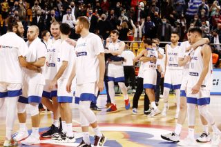 Νίκησε και υποκλίθηκε