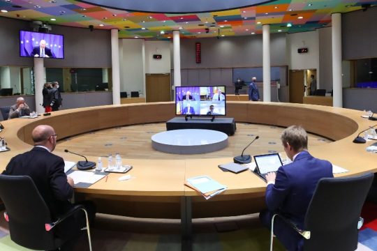 Η Ε.Ε. εξετάζει έκτακτη σύνοδο κορυφής λόγω της παραλλαγής «Όμικρον»