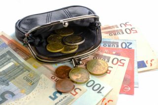Ενας στους 6 με εισόδημα ως 1.000 €