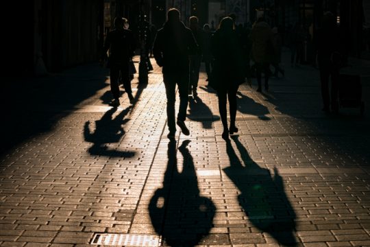 «Καμπανάκι» ΠΟΥ για την Ευρώπη: Τα κλειδιά για φρένο στην εξάπλωση του ιού
