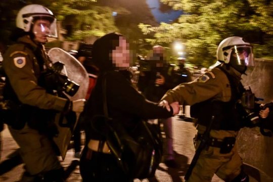 Δέκα συλλήψεις σε Αθήνα και Θεσσαλονίκη για τα χθεσινοβραδινά επεισόδια