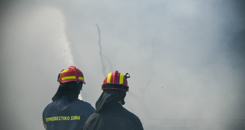 Μεγάλη φωτιά στην Τήνο, εκκενώθηκαν οικισμοί