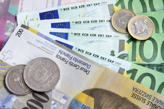 Δικαστική οδός και πολιτική λύση