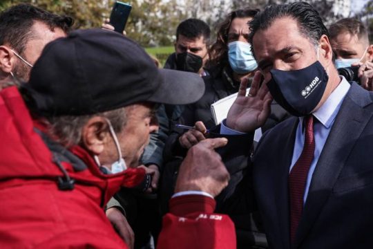 Έντονες αποδοκιμασίες εναντίον του Γεωργιάδη στο Σύνταγμα