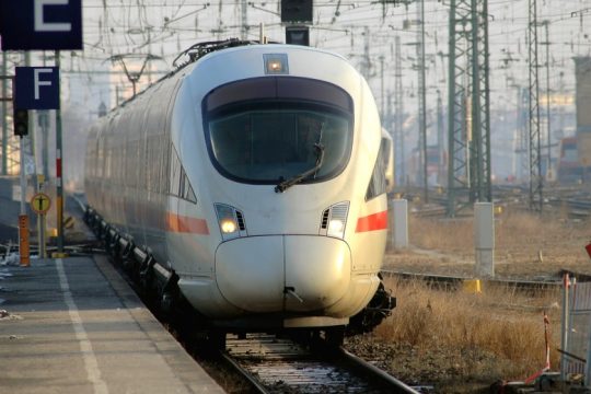 Γερμανία: Έρχεται το υποχρεωτικό rapid test για τους ανεμβολίαστους στα ΜΜΜ