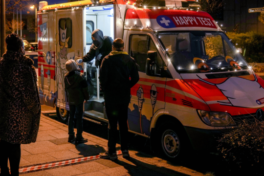 Δραματική προειδοποίηση στη Γερμανία: Ή μέτρα τώρα ή μαύρα Χριστούγεννα