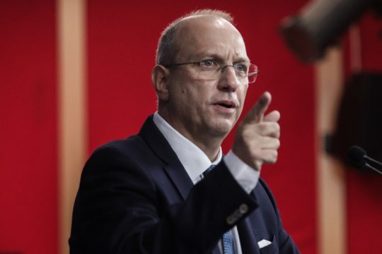 Ψεύδη και στρεψοδικίες από τον κυβερνητικό εκπρόσωπο για τα rapid test