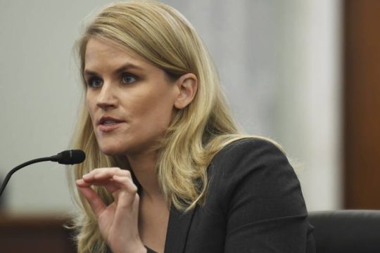 «Σταυροφόρος» της αλήθειας μέσα στη δυστοπία