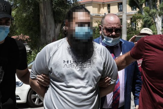 Νέα προθεσμία για τον ιερέα που έριξε βιτριόλι σε επτά Μητροπολίτες