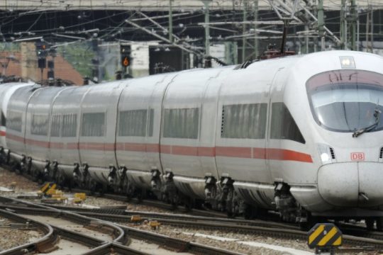 Επίθεση με μαχαίρι σε τρένο στη Βαυαρία