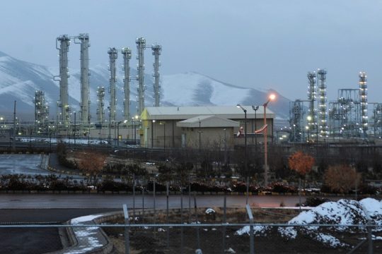 Η Ελλάδα λέει «ναι» στην επαναφορά κυρώσεων κατά του Ιράν