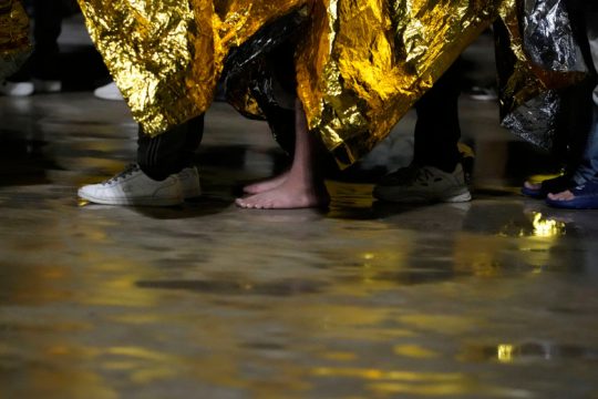 Διάσωση εκατοντάδων προσφύγων και μεταναστών ανοιχτά της Καλαβρίας
