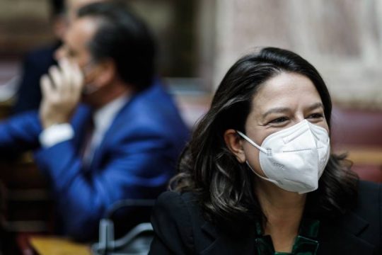 Αποκλείει η Κεραμέως το ενδεχόμενο να κλείσουν τα σχολεία