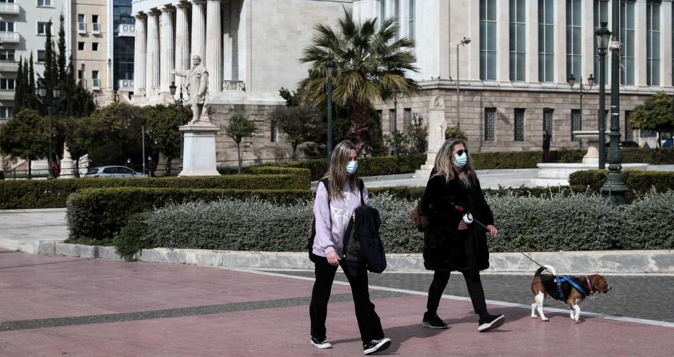 Τι ισχύει από τη Δευτέρα για τους ανεμβολίαστους
