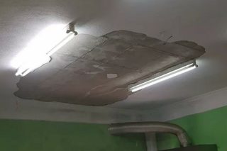 Σχολικά κτίρια… υπό κατάρρευση