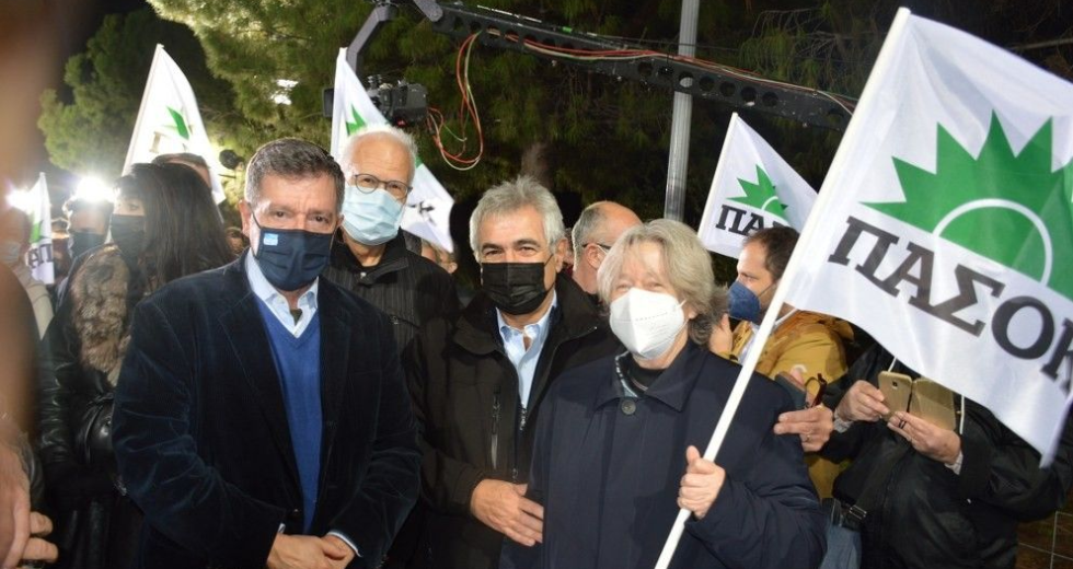 Στηρίζει Παπανδρέου για πρόεδρο η Αθηνά Λινού
