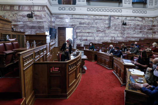 Πρεμιέρα με τους προέδρους ΕΙΗΕΑ – ΕΣΗΕΑ στην εξεταστική για τις λίστες Πέτσα