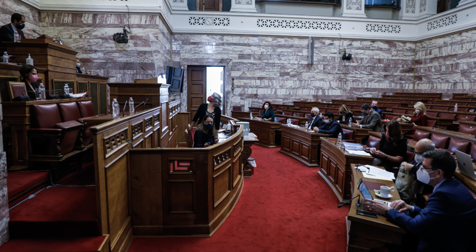 Πρεμιέρα με τους προέδρους ΕΙΗΕΑ – ΕΣΗΕΑ στην εξεταστική για τις λίστες Πέτσα