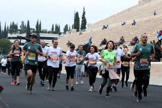 38ος Αυθεντικός Μαραθώνιος: 9.800 δρομείς από 83 χώρες στον ιστορικό αγώνα