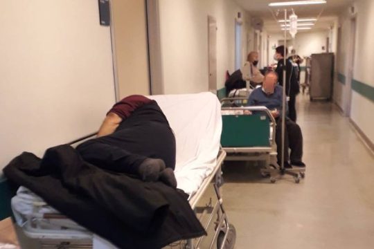 «Αττικόν»: Γεμάτο ράντζα, με την έναρξη της εφημερίας