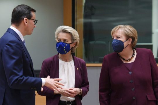 Μπαράζ επαφών του Πολωνού πρωθυπουργού για τη συνοριακή κρίση