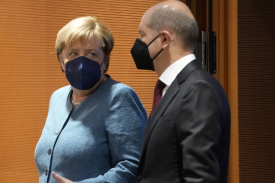Η Μέρκελ ήθελε lockdown αλλά…
