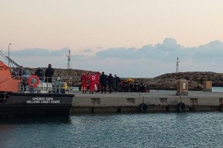Ενας νεκρός και ένας αγνοούμενος από ναυάγιο προσφύγων στην Κρήτη