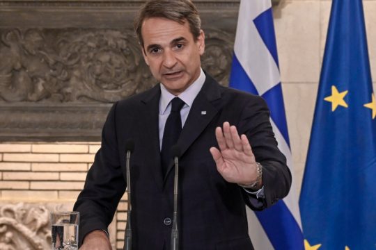 Ολλανδή δημοσιογράφος εξέθεσε τον Μητσοτάκη για τις επαναπροωθήσεις [βίντεο]
