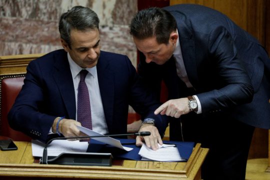 Το κρατικό χρήμα σε φιλικά προς την κυβέρνηση ΜΜΕ κεντρίζει το ενδιαφέρον της Ε.Ε.