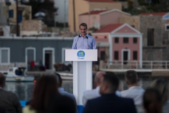 Στη Χάλκη ο πρωθυπουργός για… διαφήμιση των ΣΔΙΤ