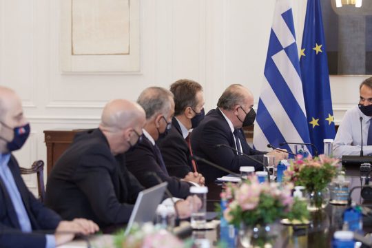 Η άρνηση της ενίσχυσης του ΕΣΥ και οι βολές εκ των έσω