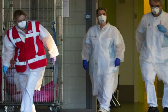 Ολλανδία: Ειδικοί συνιστούν στην κυβέρνηση την εφαρμογή μερικού λοκντάουν