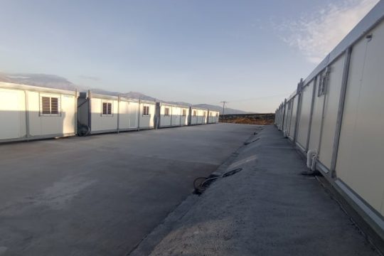 Παραδόθηκαν οι πρώτοι οικισμοί στους σεισμόπληκτους της Κρήτης