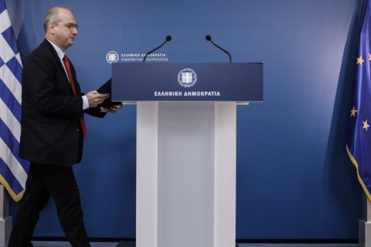 Βολές κατά Οικονόμου για τη μεταφόρτωση ευθυνών στους γιατρούς