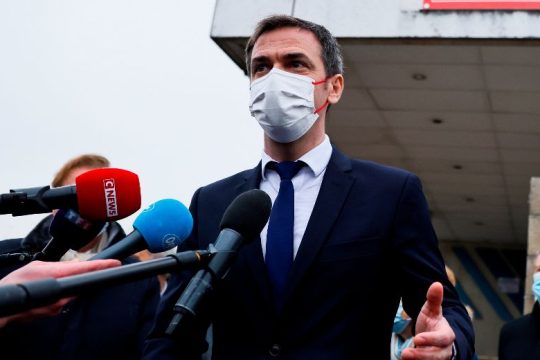 Η Γαλλία λέει «όχι» σε λοκντάουν και απαγόρευση κυκλοφορίας