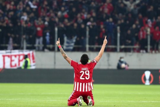 Europa League: Με νίκη επί της Φενέρ πέρασε ο Ολυμπιακός στην επόμενη φάση