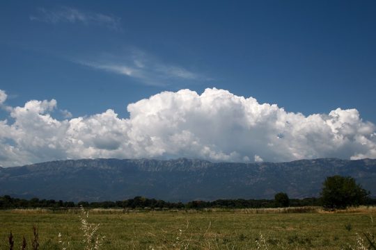 Ο άξιος άνθρωπος αγαπιέται μοναχός του