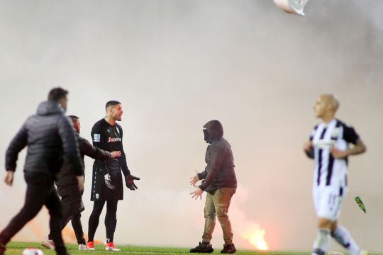 Νύχτα ντροπής, ντου και διακοπή