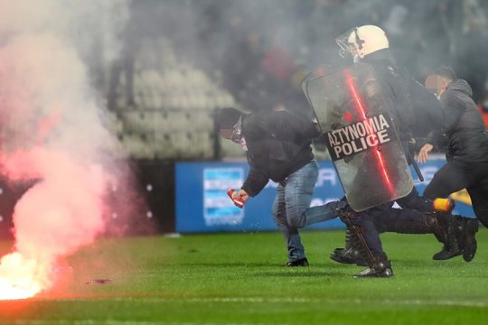Αυτόφωρο γιατί ήταν ανεμβολίαστοι τρεις συλληφθέντες οπαδοί του ΠΑΟΚ